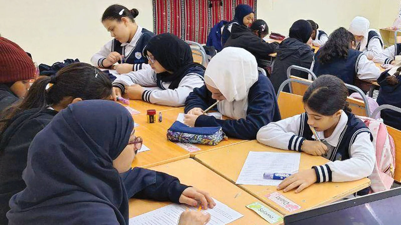 تغيير جديد مدارس تصادر الهواتف وتفرض استخدام الآيباد على الطلاب